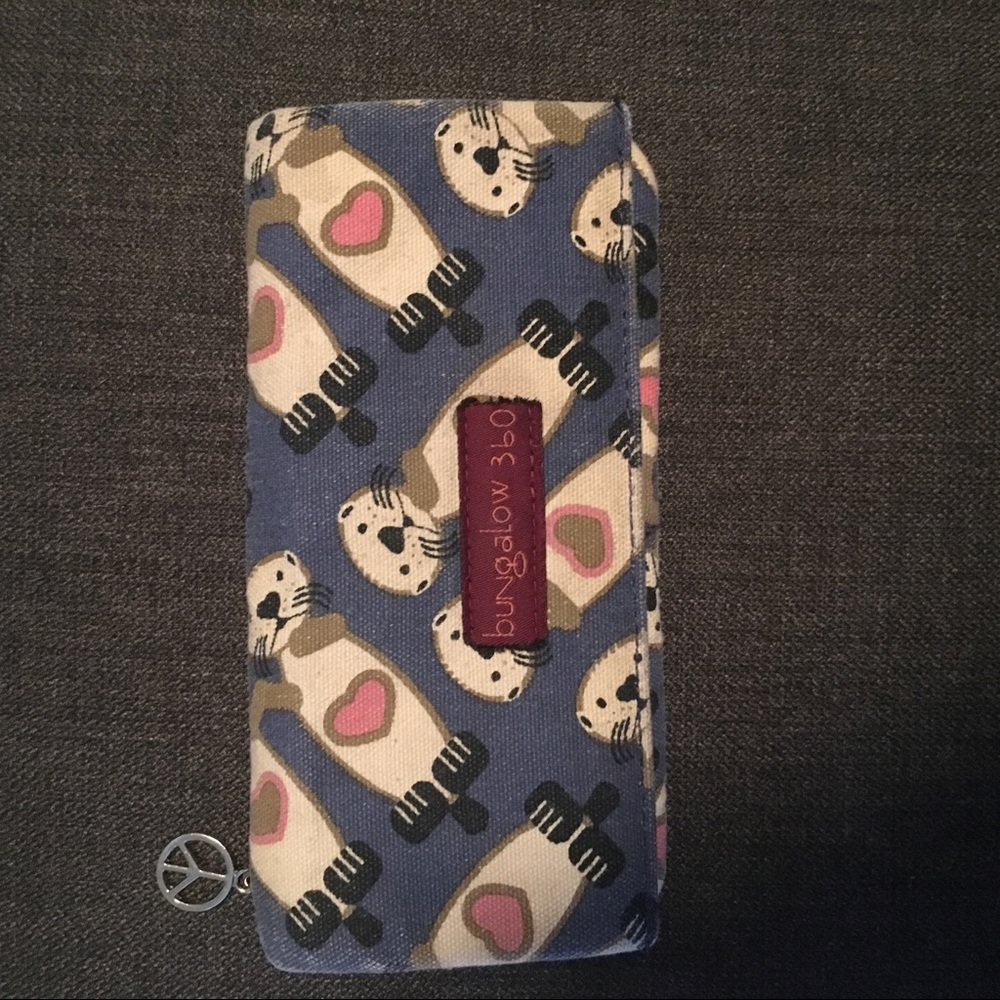 Otter in Love Wallet